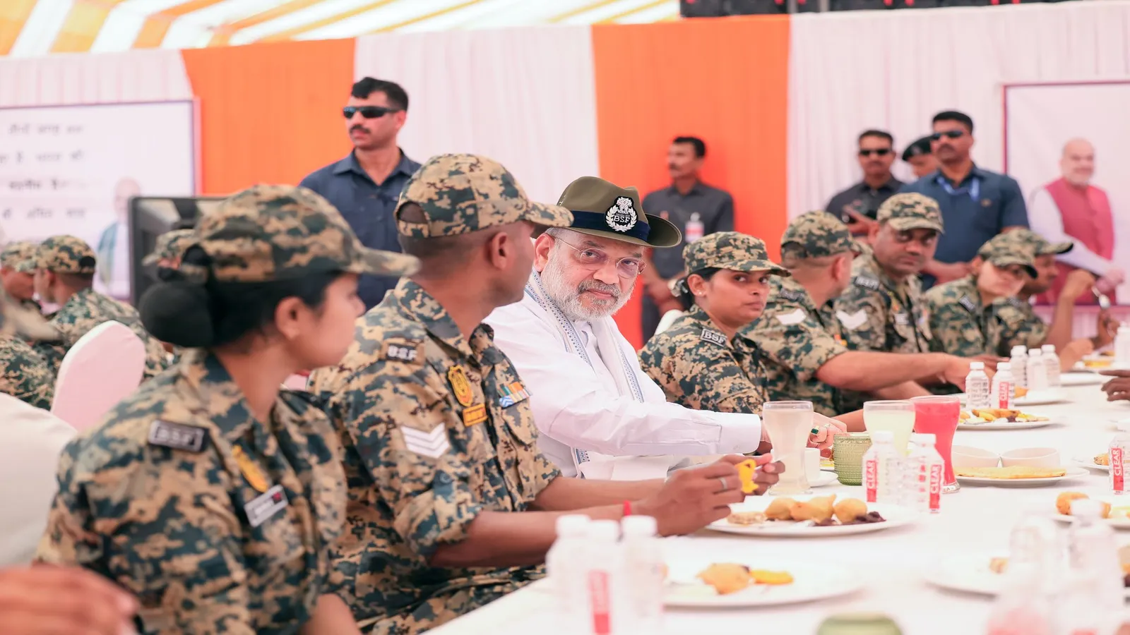 sir creek security grid:अमित शाह का भुज दौरा, सर क्रीक की सुरक्षा का जायजा, बीएसएफ के साथ अमित शाह की बैठक, हरामी नाला पर सिक्योरिटी अपग्रेड